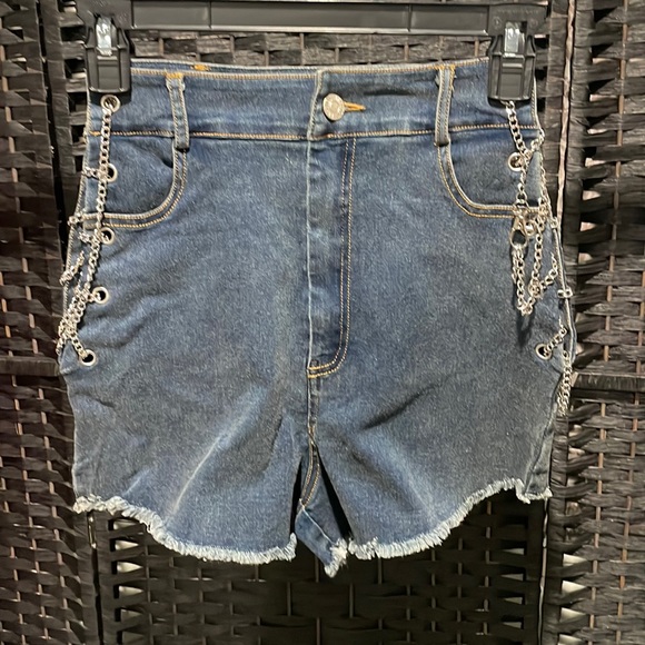 Wildcat womens short denim shorts chain slit sides stretch denim shorts - Picture 2 of 12